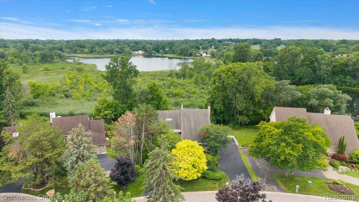 4948 Champlain CIR, West Bloomfield Charter Township, MI 48323