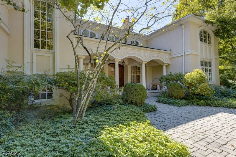 21 Stoningham Dr, Warren Twp., NJ 07059