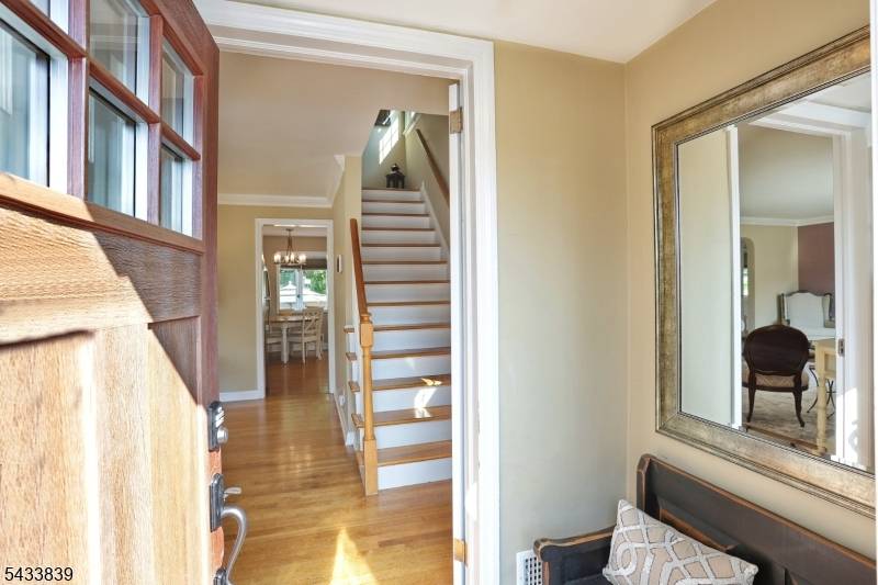 37 Oakley Ter, Nutley Twp., NJ 07110