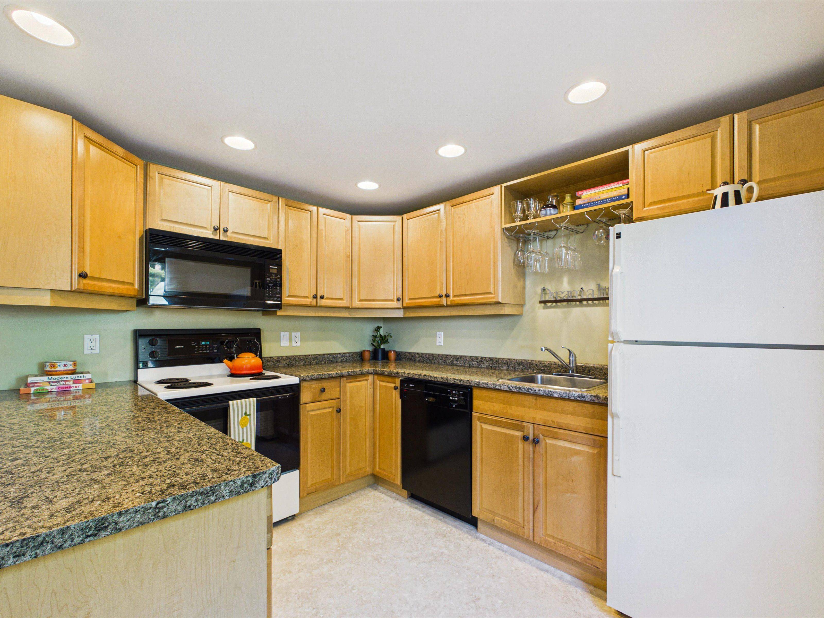 1014 Kelly RD, Lake Of Bays, ON P0B 1A0