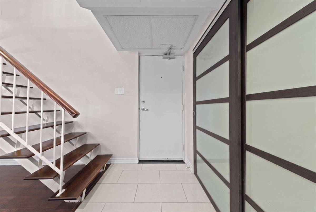 12 Corkstown RD #201, Crystal Bay - Rocky Point - Bayshore, ON K2H 5B3