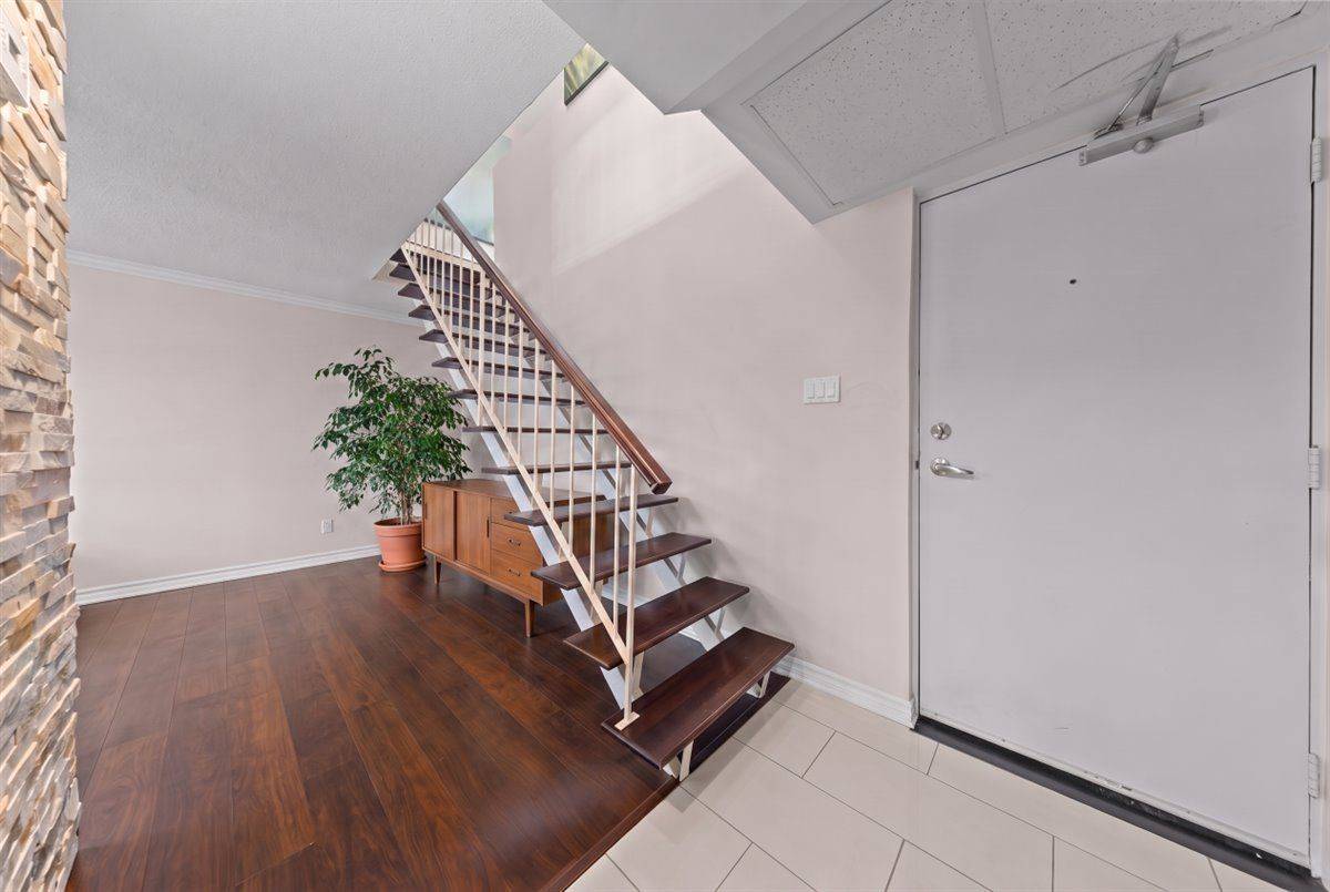 12 Corkstown RD #201, Crystal Bay - Rocky Point - Bayshore, ON K2H 5B3