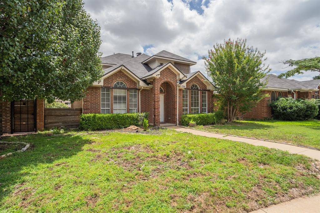 1701 Creekway Drive, Lewisville, TX 75067