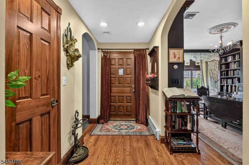 82 W 34Th St, Bayonne City, NJ 07002