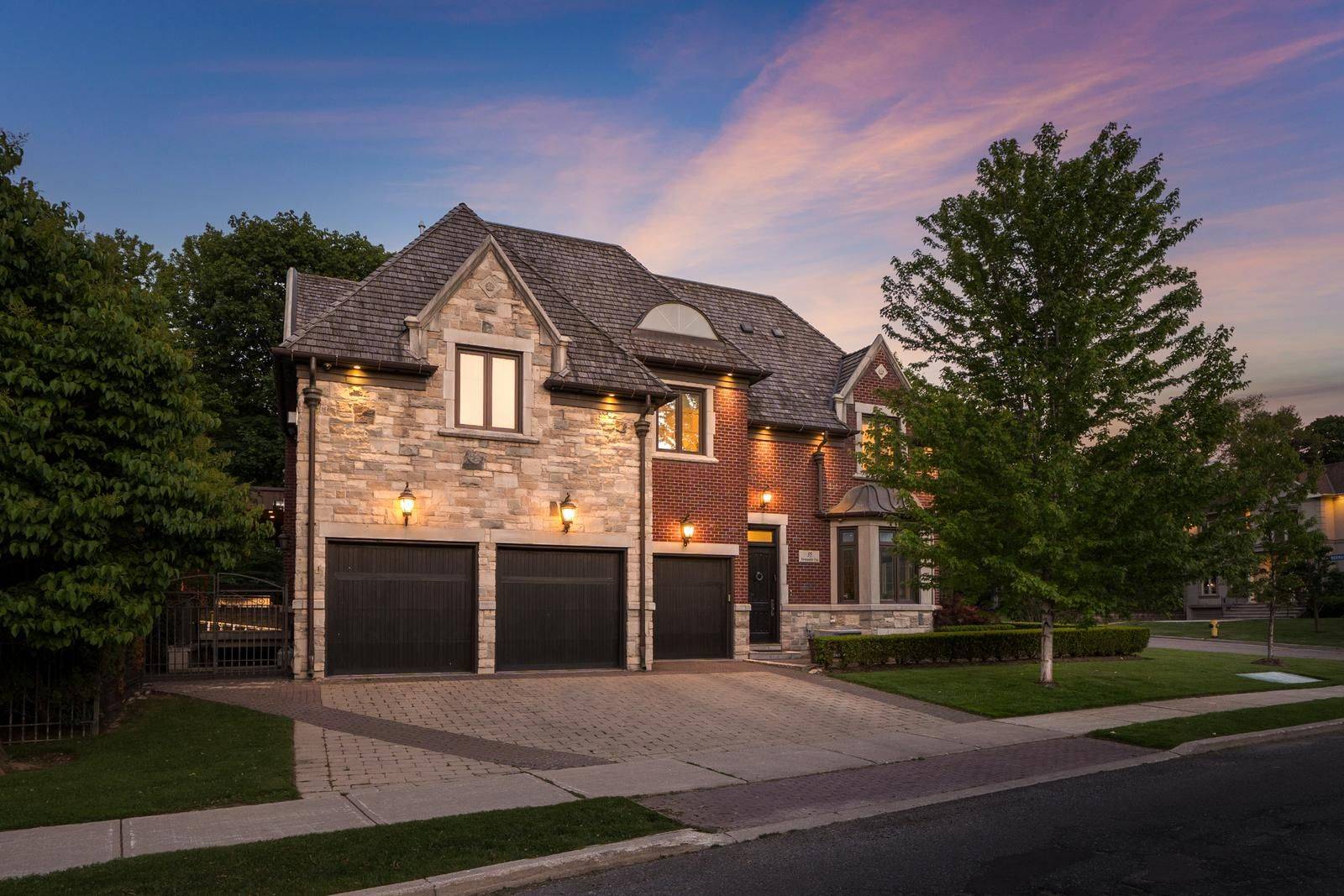 35 Normandale CRES, Toronto C12, ON M2P 1M7