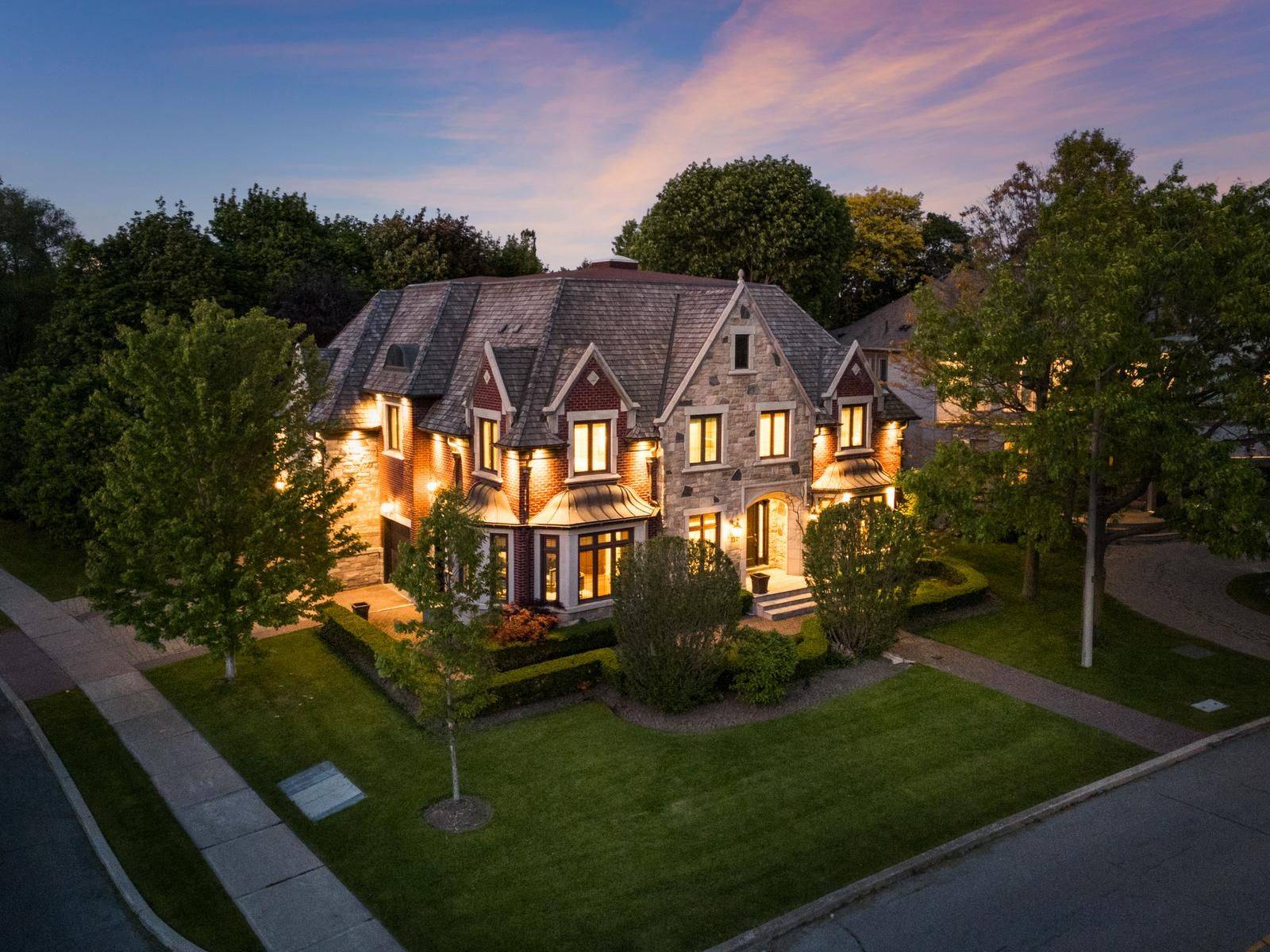 35 Normandale CRES, Toronto C12, ON M2P 1M7