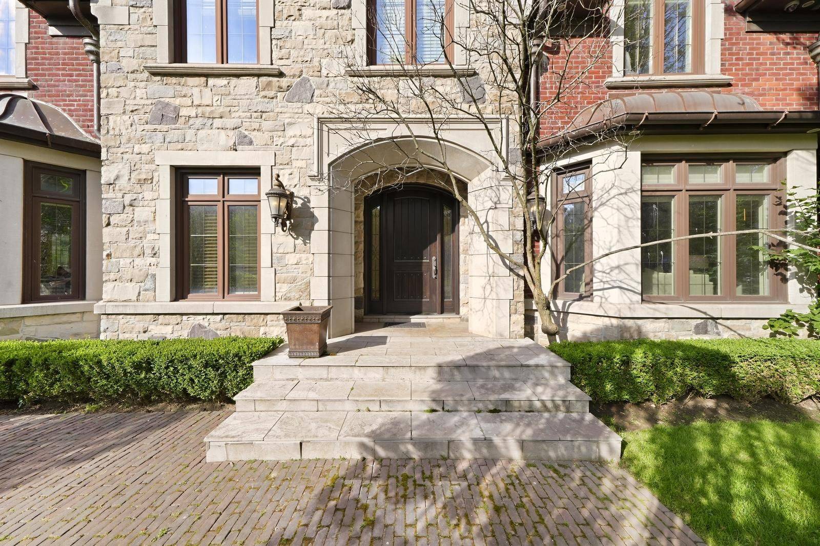 35 Normandale CRES, Toronto C12, ON M2P 1M7