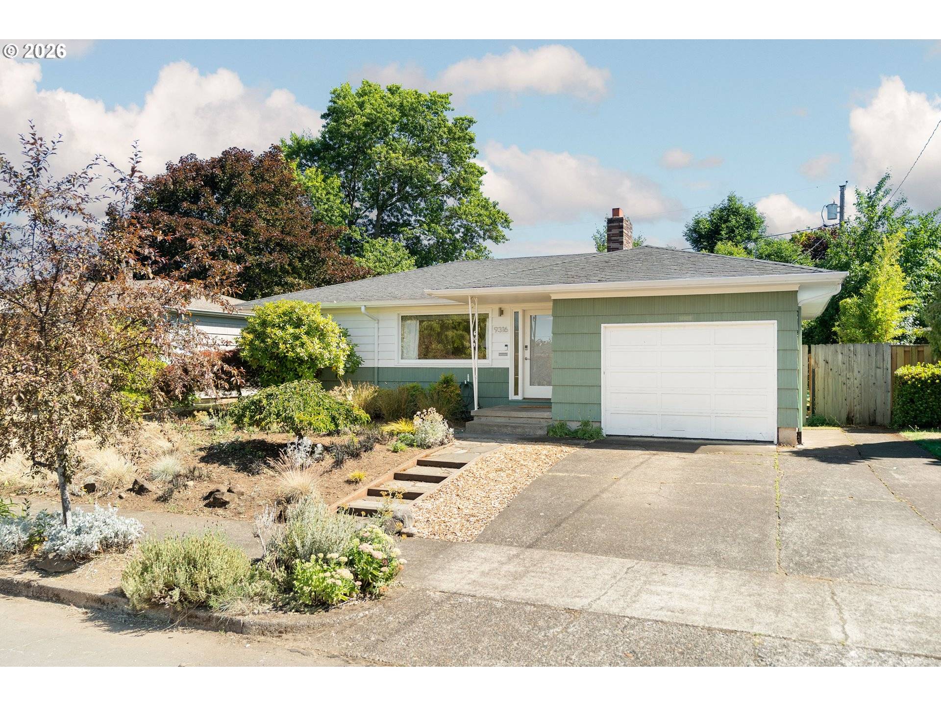 9316 SE SALMON CT, Portland, OR 97216
