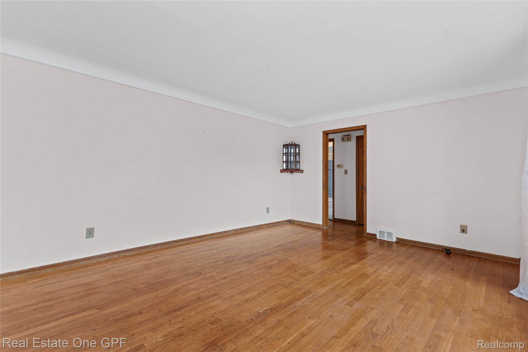 1701 Aline DR, Grosse Pointe Woods, MI 48236