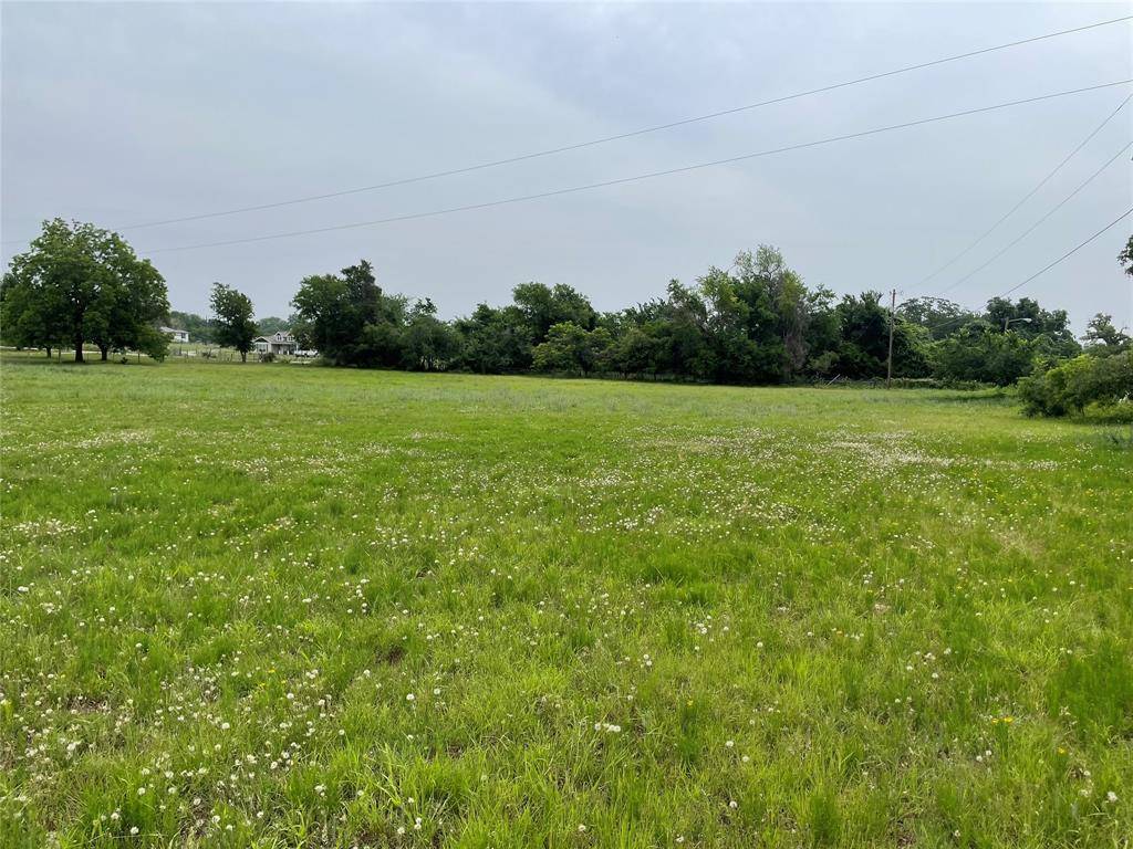 979 East Barry Street, Reno, TX 76020