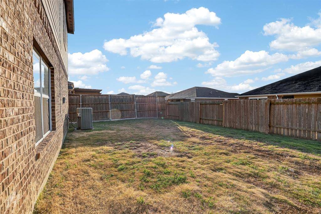 136 Eider Drive, Sanger, TX 76266