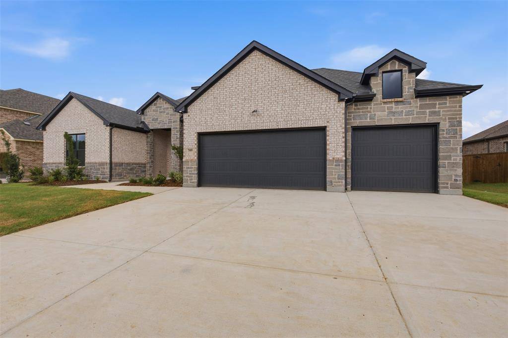 709 Allison Drive, Van Alstyne, TX 75495