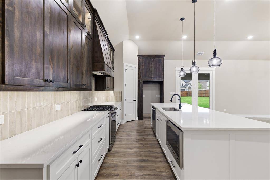 702 Anne Road, Van Alstyne, TX 75495
