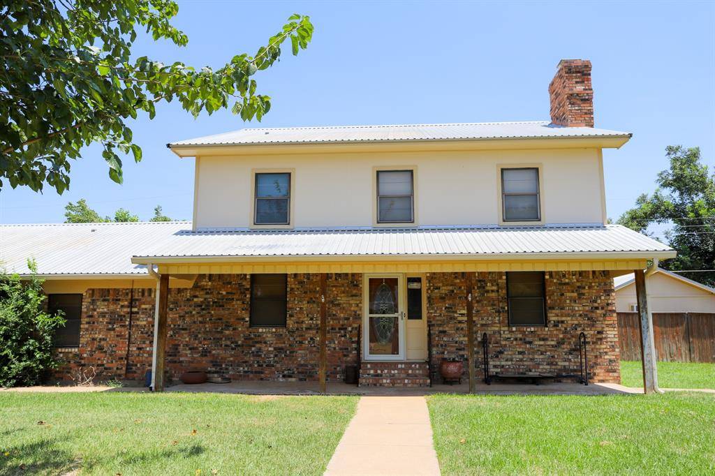 303 David Davis Drive, Mcgregor, TX 76657