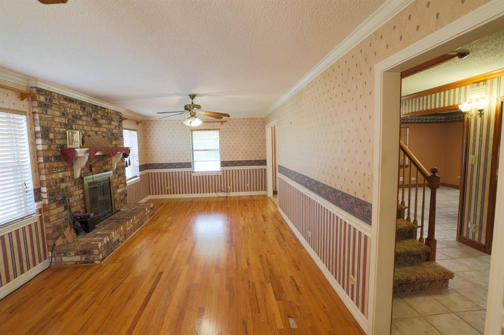 303 David Davis Drive, Mcgregor, TX 76657