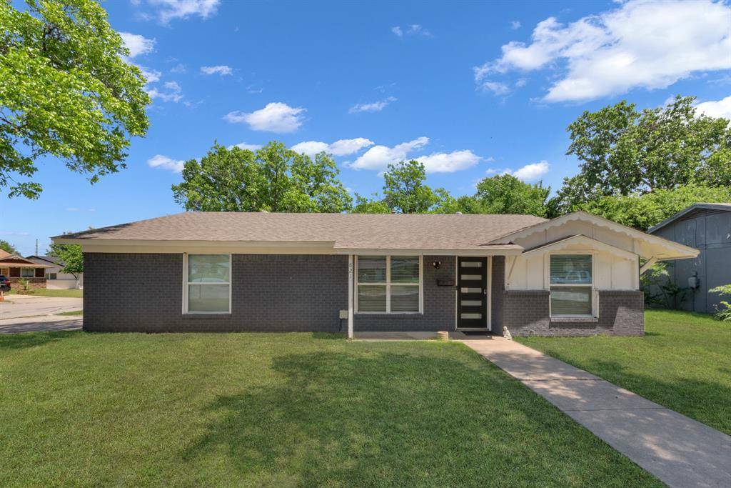 821 Lovers Lane, Grapevine, TX 76051