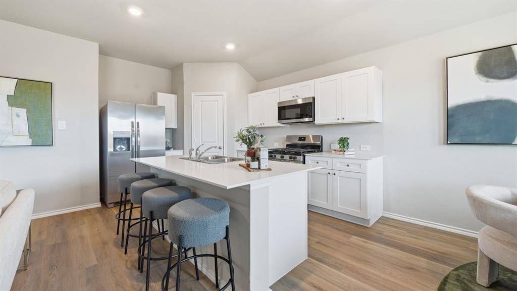 1048 FOXBURG Drive, Fort Worth, TX 76131