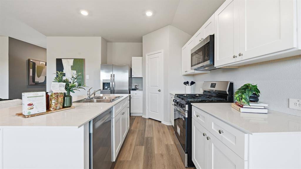 1048 FOXBURG Drive, Fort Worth, TX 76131