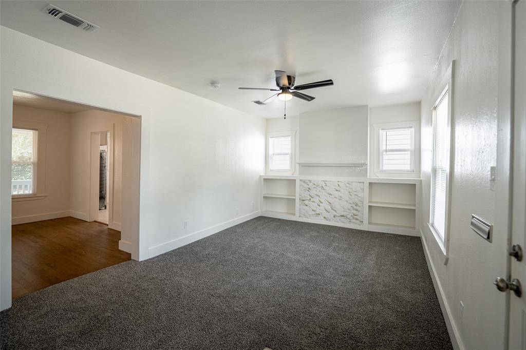 924 E Leuda Street, Fort Worth, TX 76104