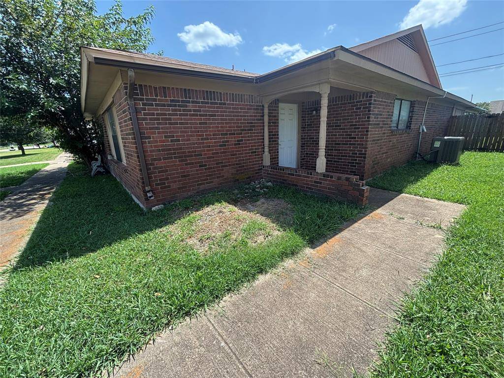 1008 Poplar Street #1008, Benbrook, TX 76126