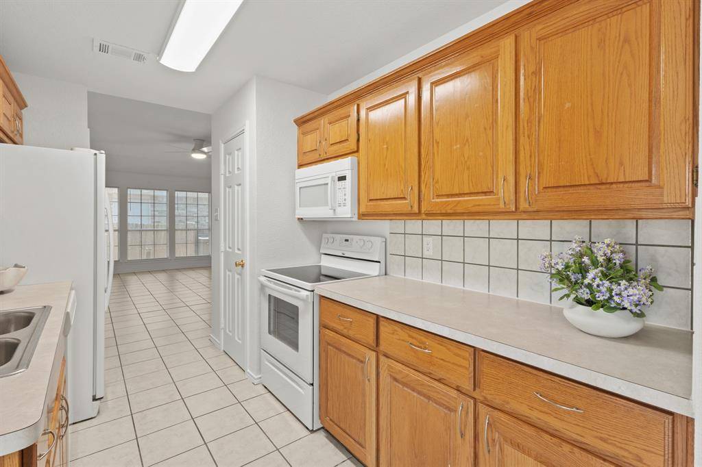 1011 Waterview Drive, Little Elm, TX 75068
