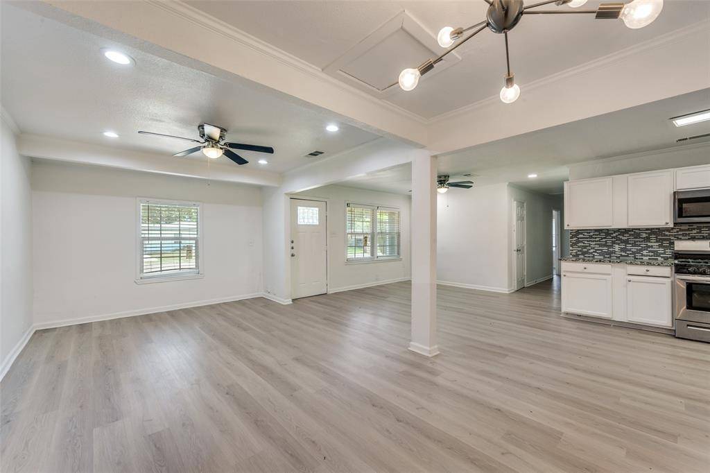 1102 E Lovers Lane, Arlington, TX 76010