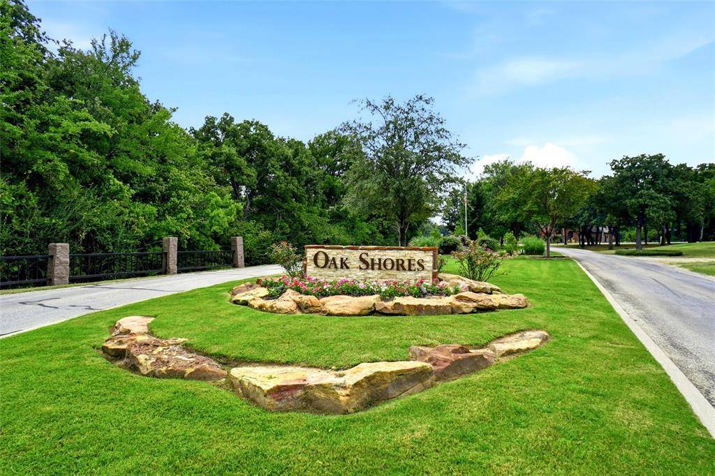 950 E Oak Shores Drive, Cross Roads, TX 76227