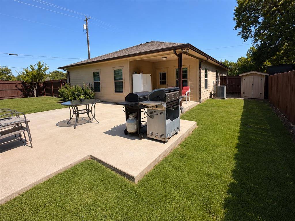 315 E Brockett Street, Sherman, TX 75090