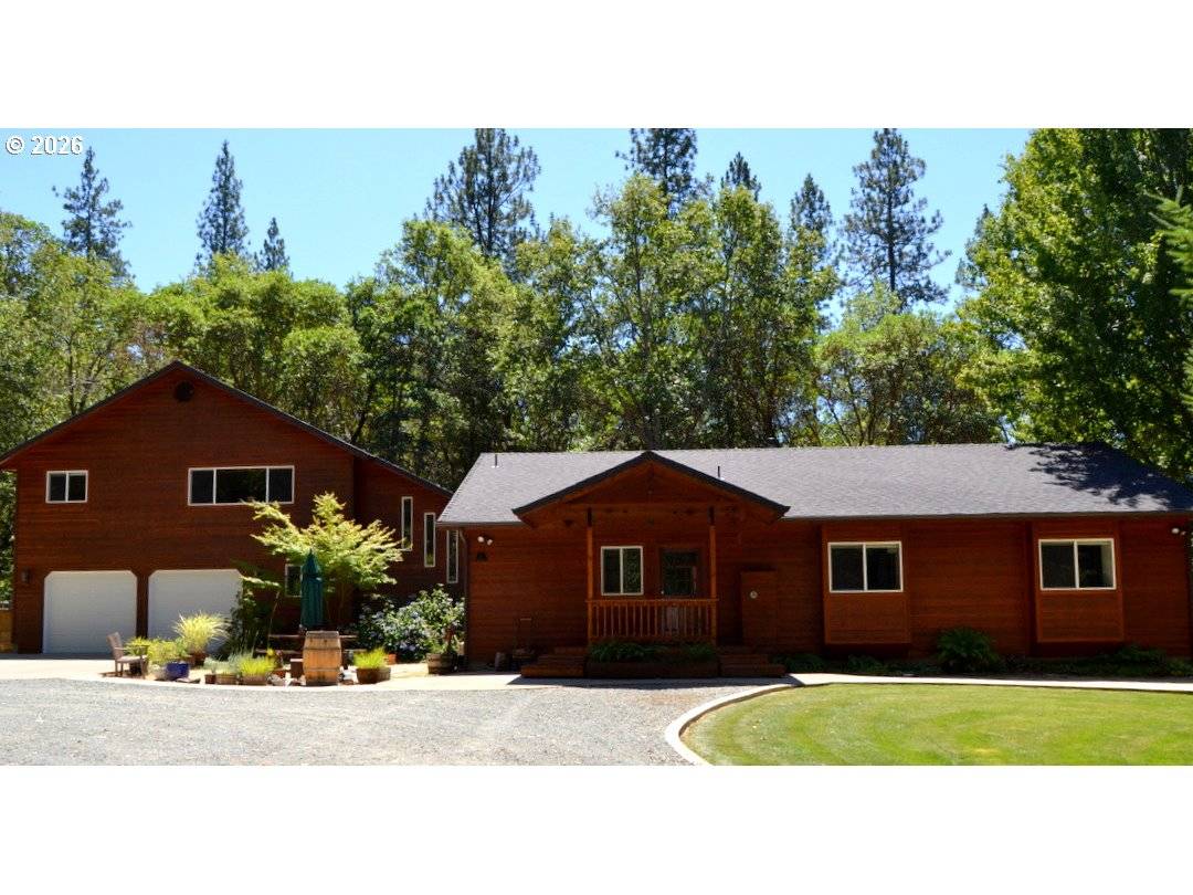 737 PINECREST DR, Grants Pass, OR 97526