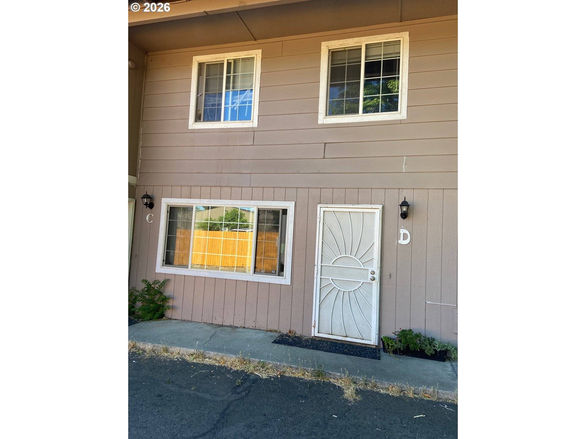 1215 W MAIN ST #D, Medford, OR 97501