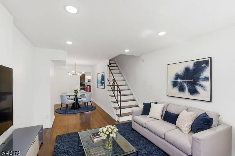8 Van Nostrand Ave, Jersey City, NJ 07305
