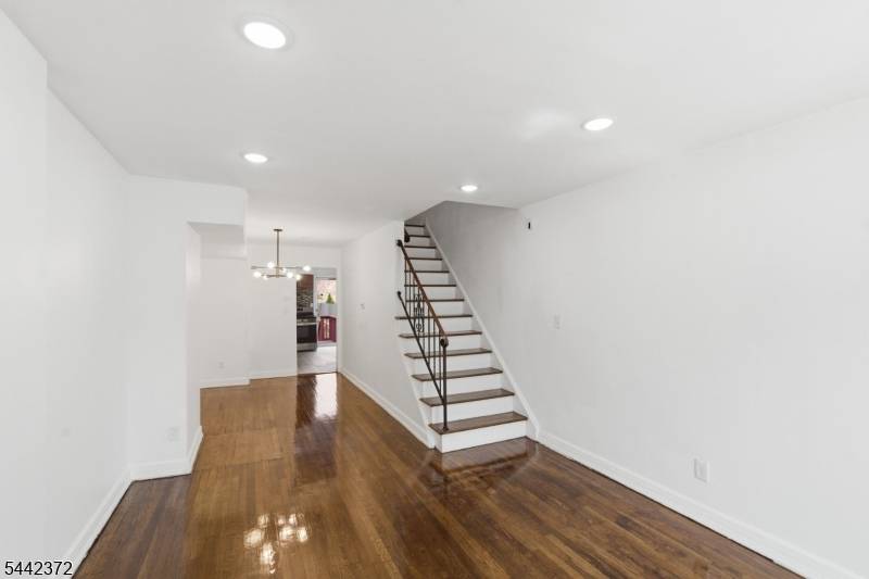 8 Van Nostrand Ave, Jersey City, NJ 07305