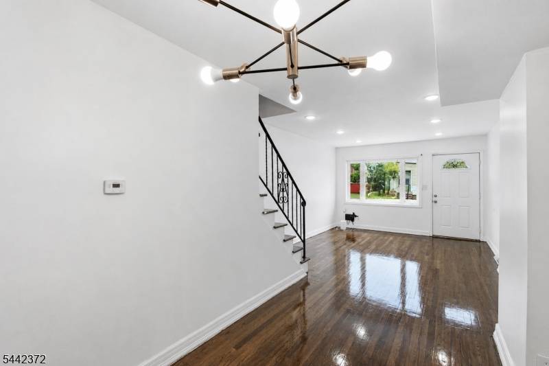 8 Van Nostrand Ave, Jersey City, NJ 07305