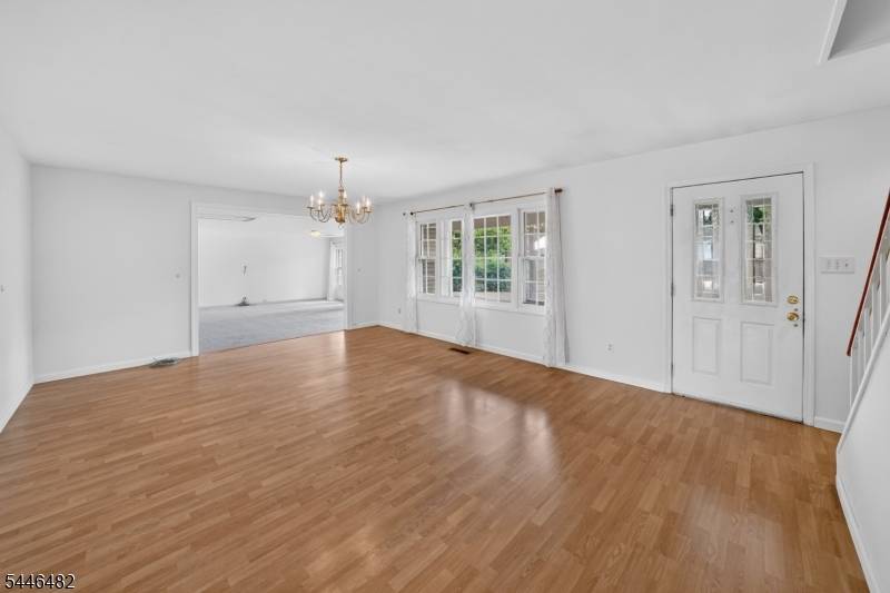 6 Concord Dr, Franklin Twp., NJ 08873