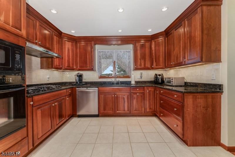 120 Allerton Rd, Clinton Twp., NJ 08801