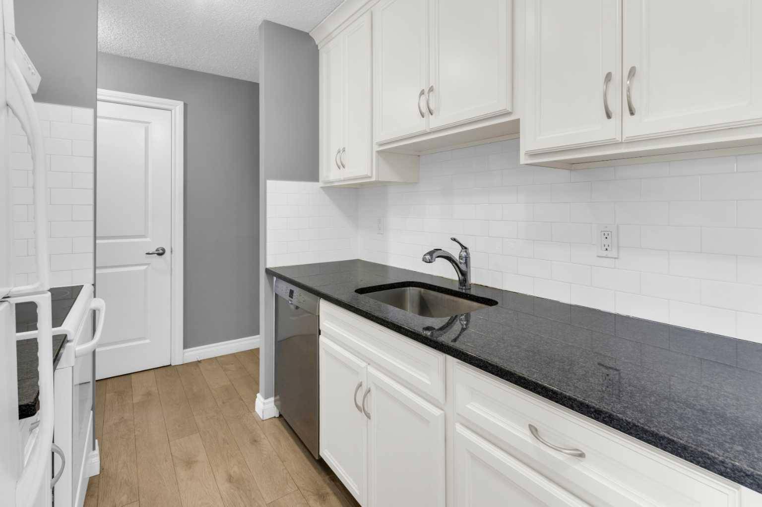 1602 11 AVE SW #210, Calgary, AB T3C 0N2
