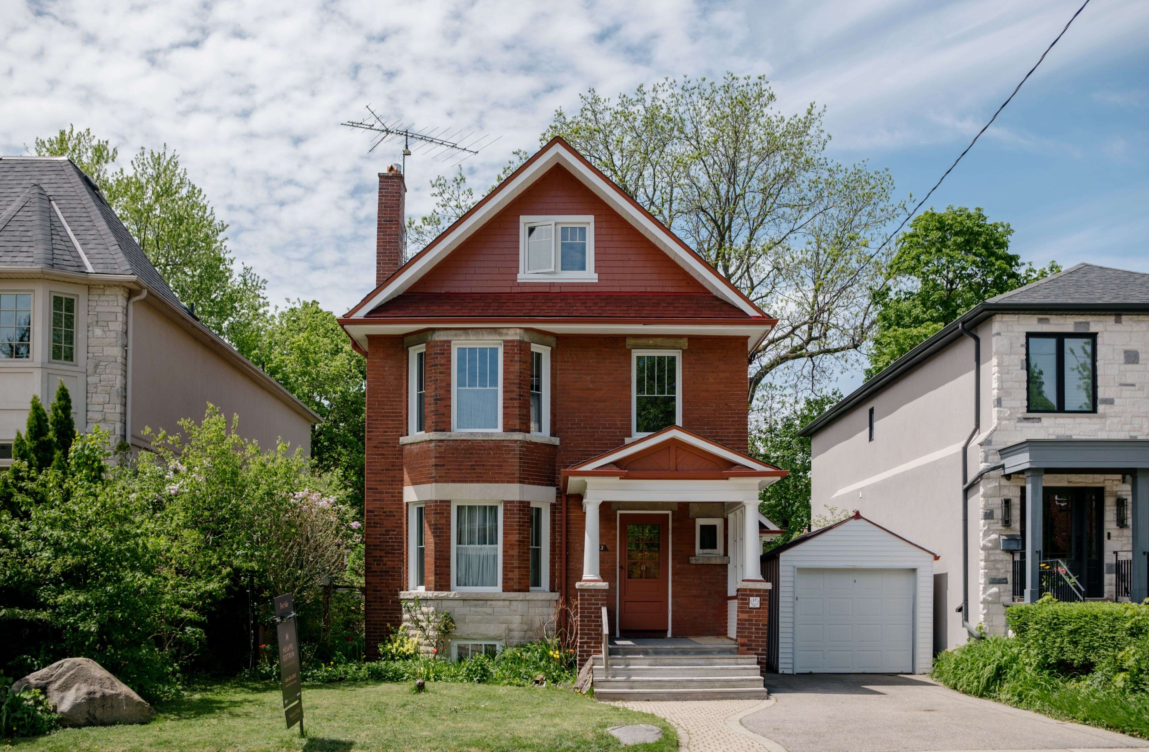 32 Belcourt RD, Toronto C10, ON M4S 2T9