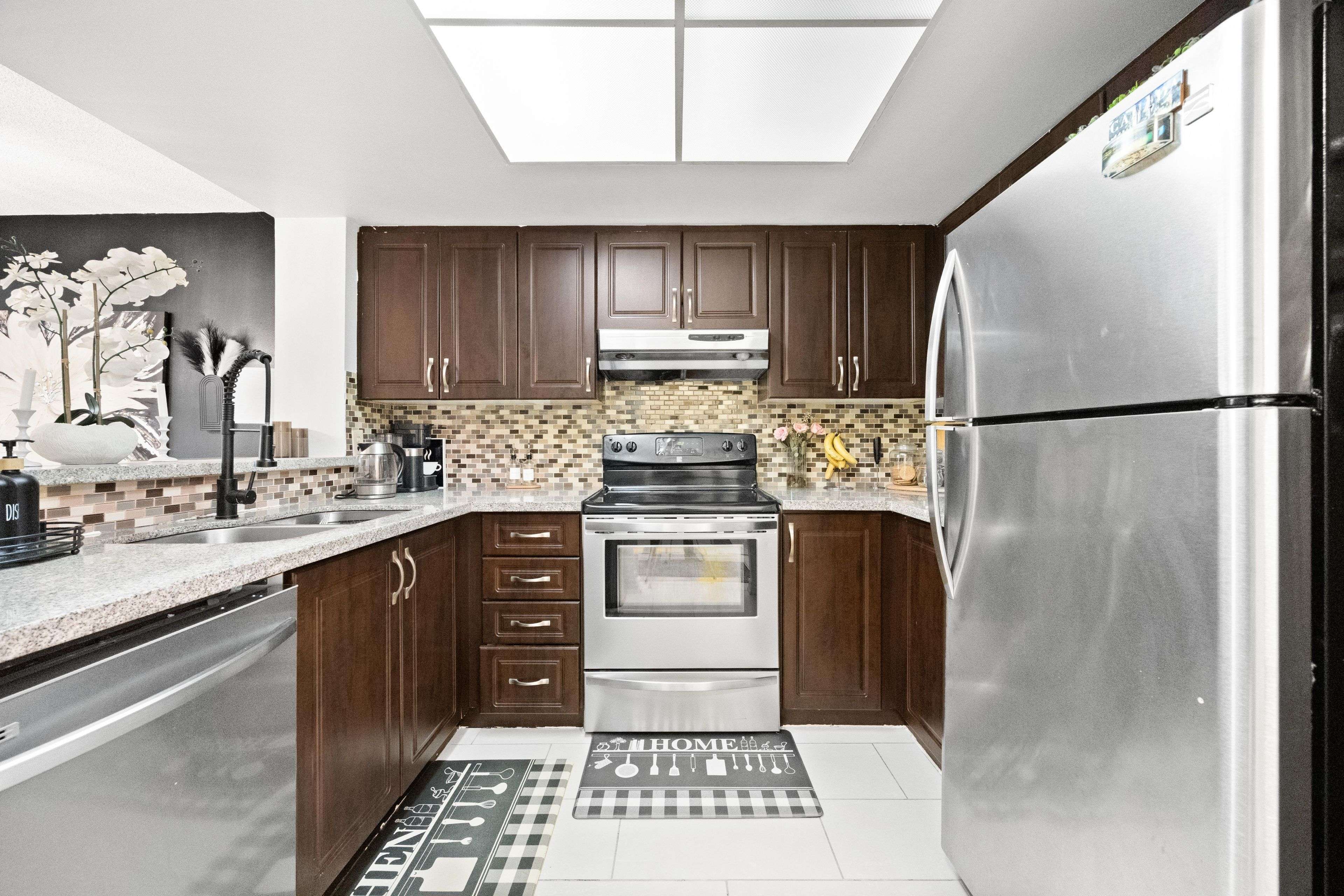 325 Webb DR #406, Mississauga, ON L5B 3Z9