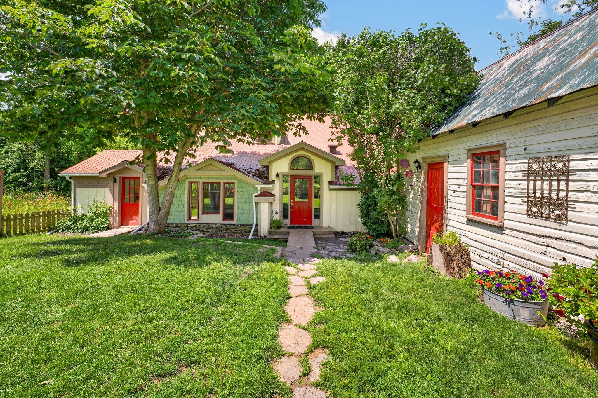 14005 FRONT RD, Loyalist, ON K0H 2S0