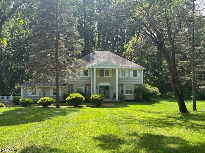 6 Cowie Rd, Chester Twp., NJ 07930