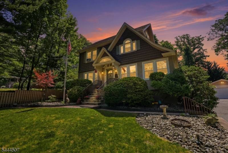 16 Arlington Ave, Caldwell Boro Twp., NJ 07006
