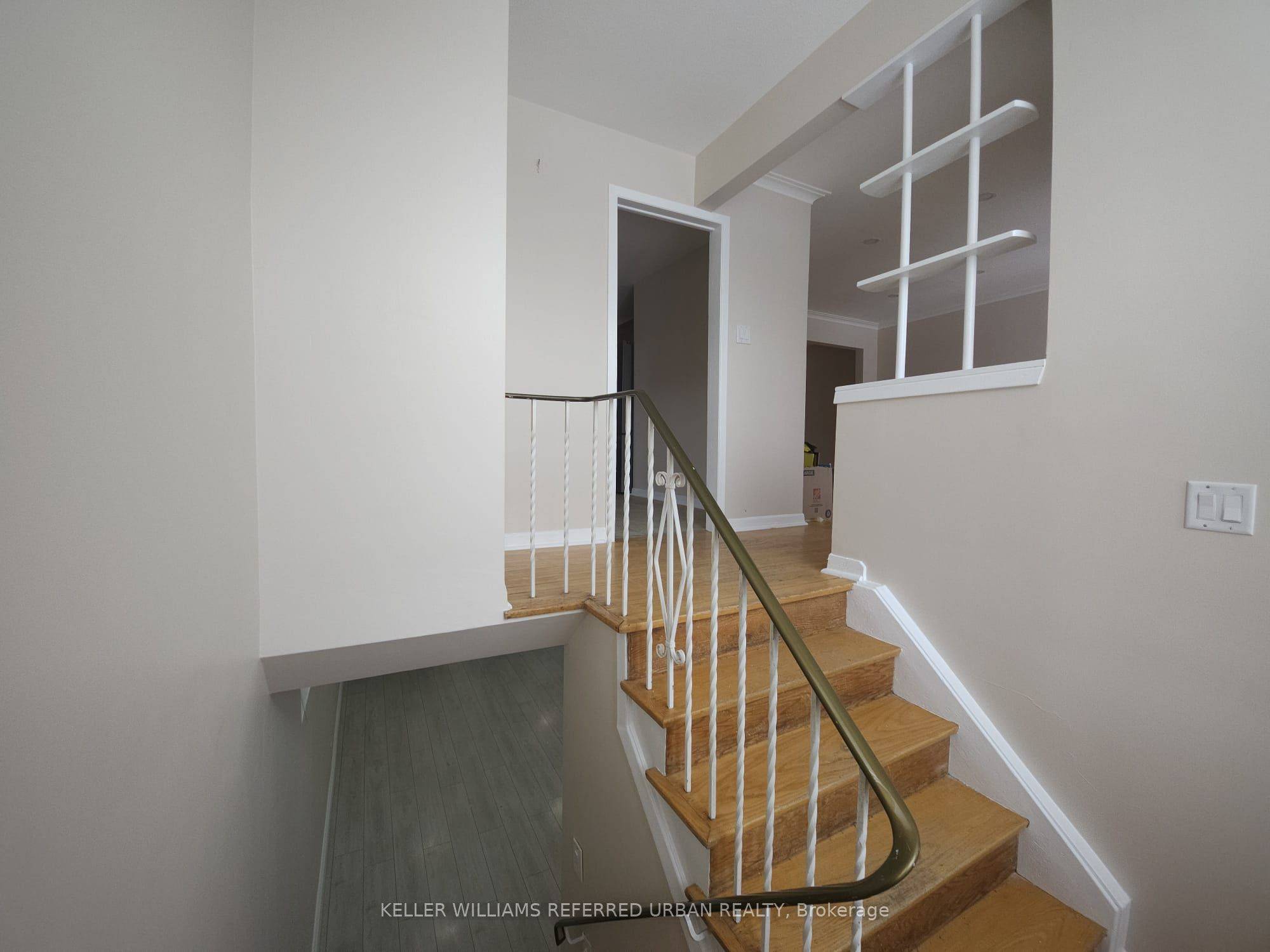 30 Picaro DR, Toronto W05, ON M3N 2B5