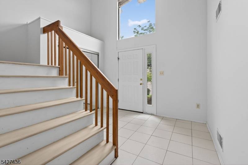 169 Castle Ridge Dr, East Hanover Twp., NJ 07936