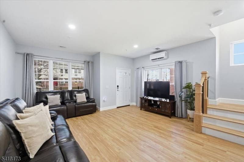 181-A Court St, Newark City, NJ 07103