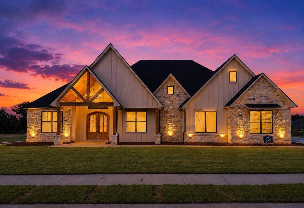 17038 Woodcrest Circle, Lindale, TX 75771