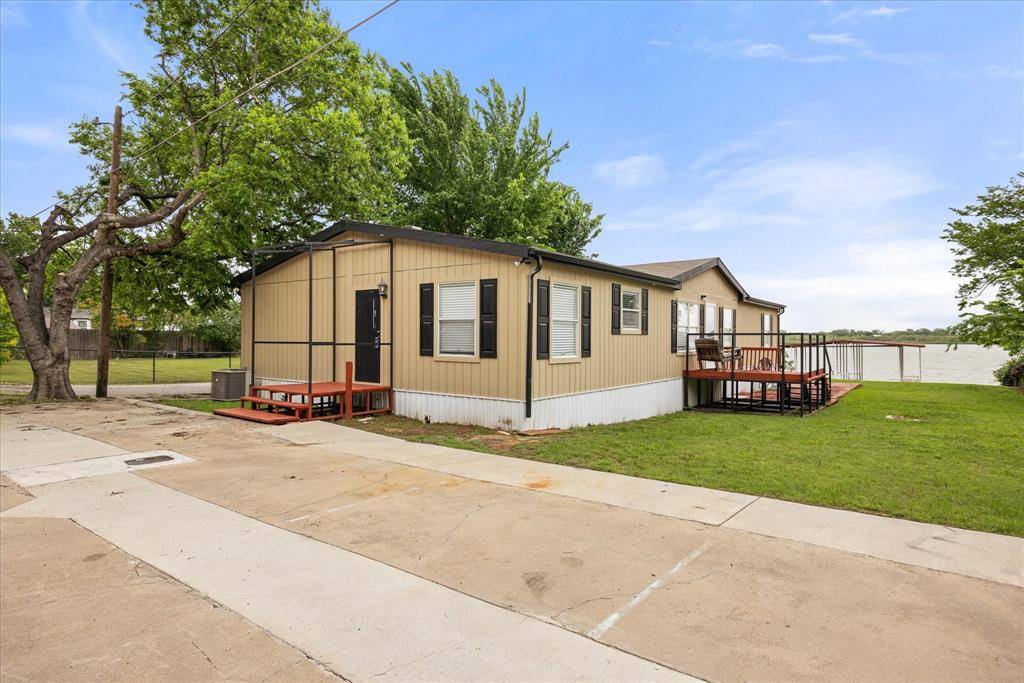 5821 Parkside Court, Granbury, TX 76048