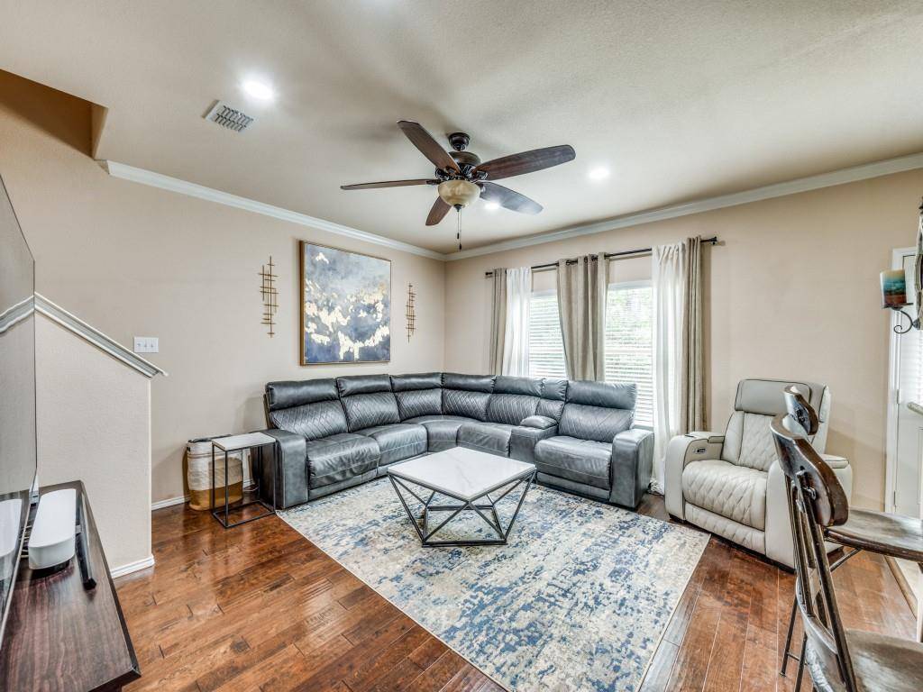 8924 Holliday Lane, Aubrey, TX 76227