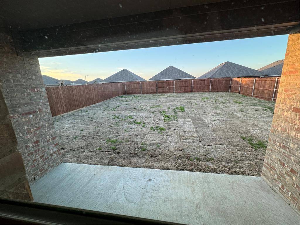1204 Baldwin Lane, Ennis, TX 75119