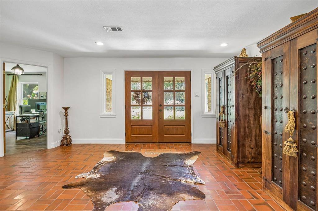 2301 Hill N Dale Drive, Irving, TX 75038