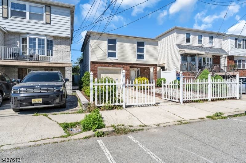23 Colonial Dr, Bayonne City, NJ 07002